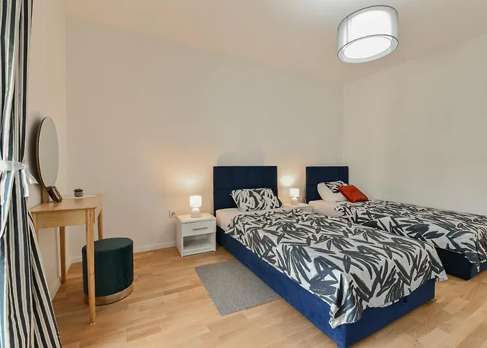 New Luxury 3 Bedroom 4 Air Conditioners