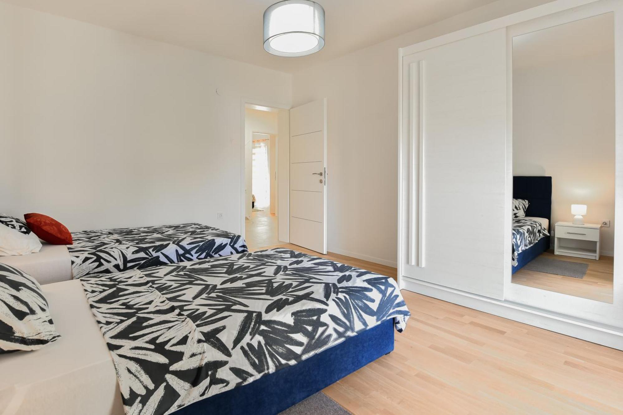 New Luxury 3 Bedroom 4 Air Conditioners