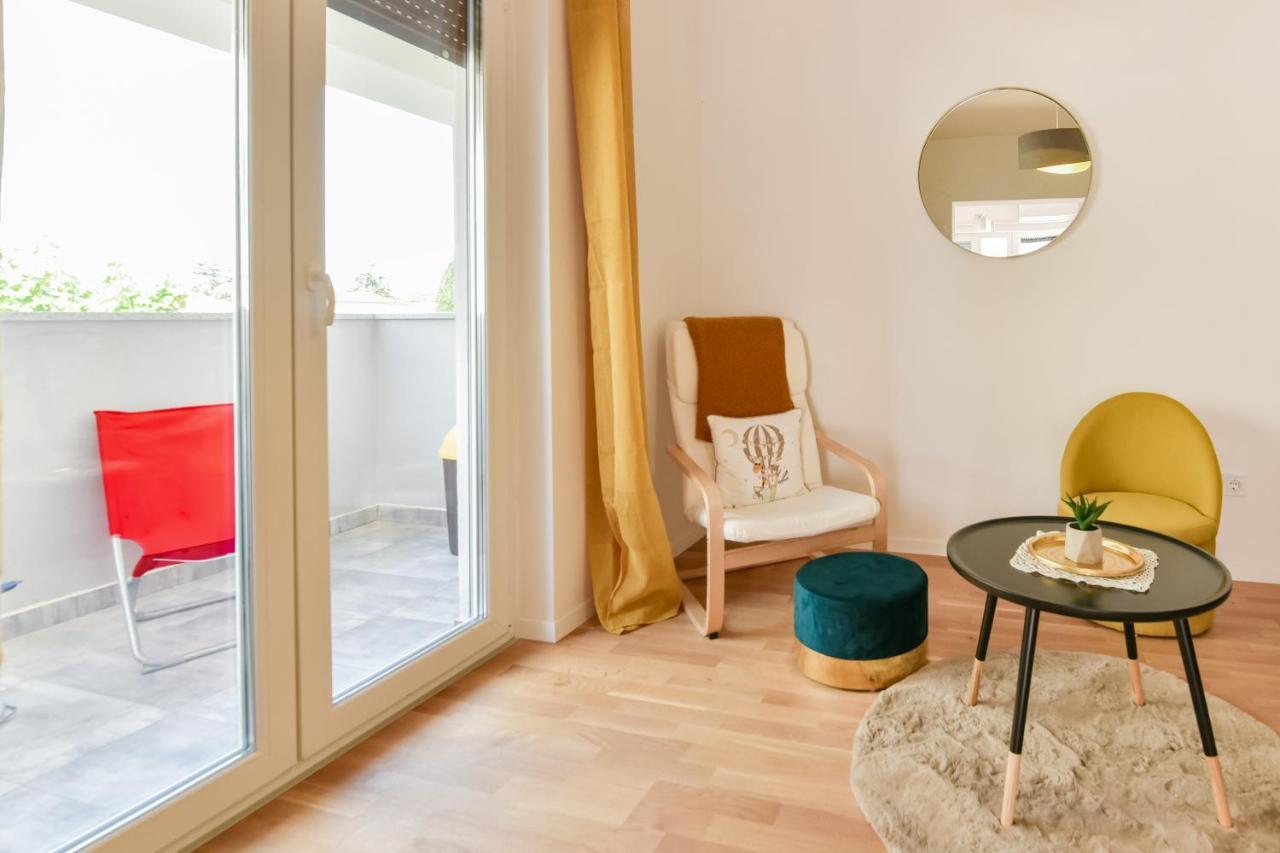 New Luxury 3 Bedroom 4 Air Conditioners Apartment *